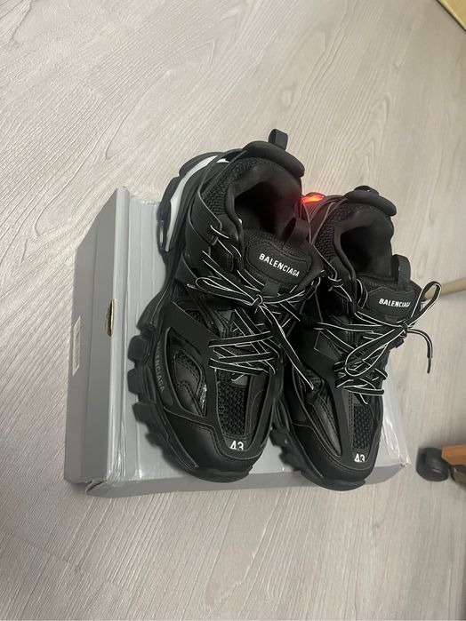 balenciaga track