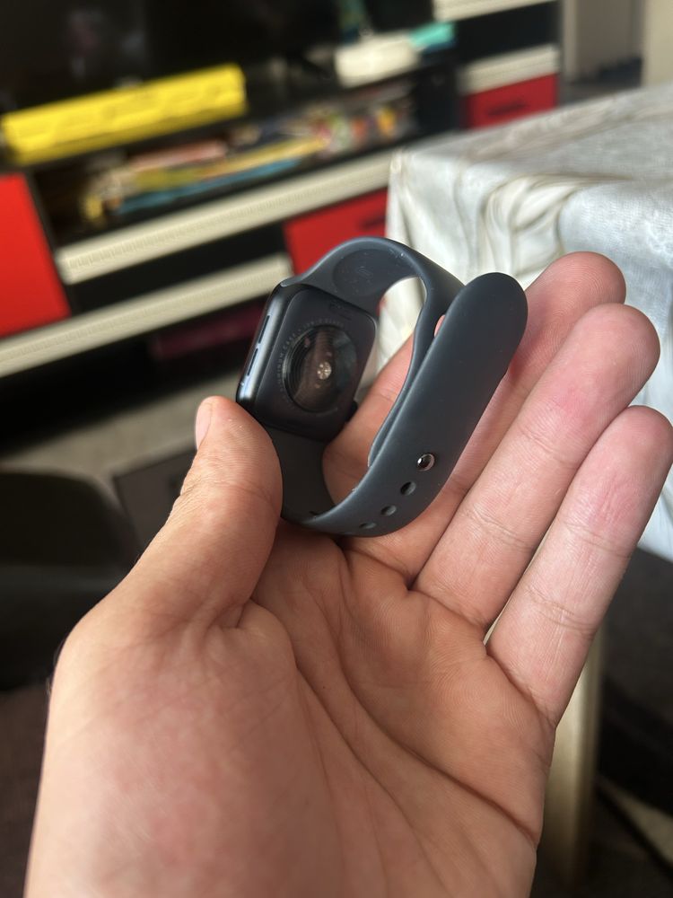Apple Watch SE.