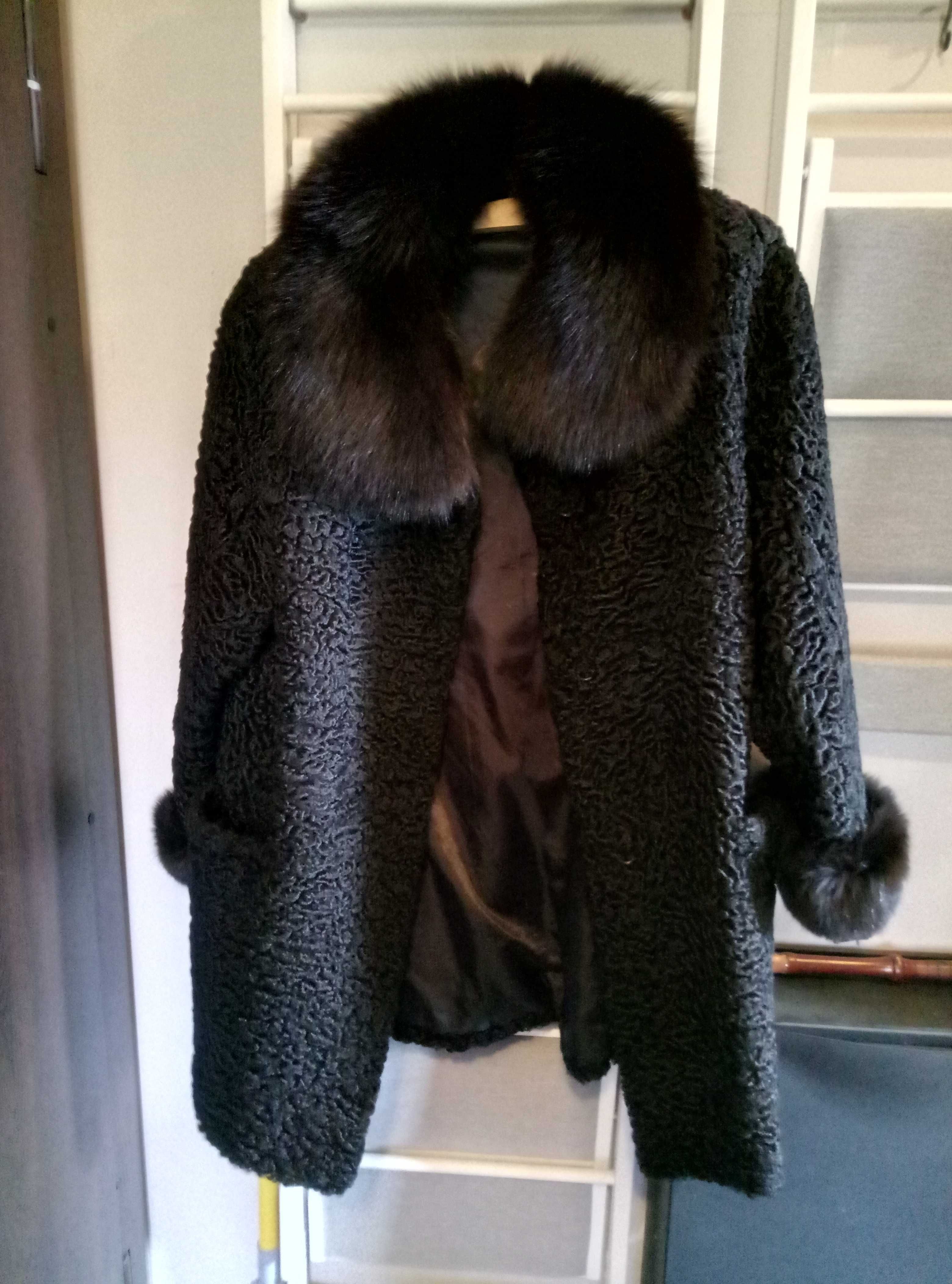 Естествено палто от каракуль, черно