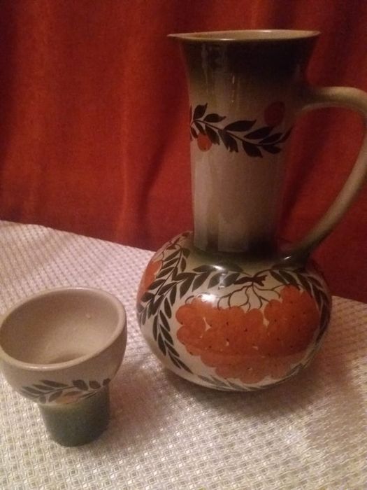 Керамический кувшин со стаканом