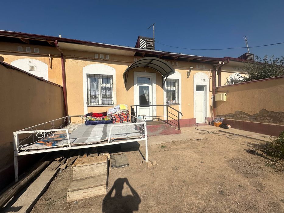 3 xonali hovli uy sotiladi katej