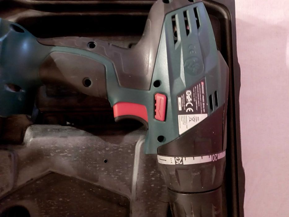 Акумулаторна ударна бормашина, винтоверт