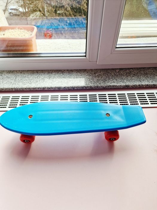 Skateboard albastru