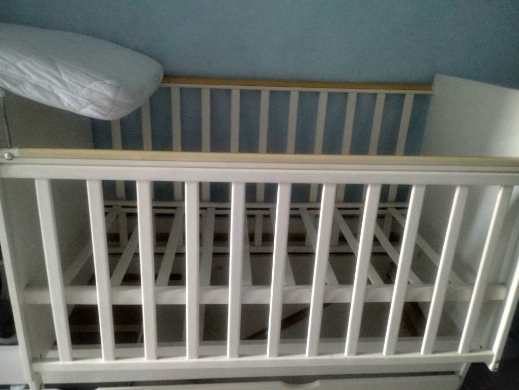 Продам манеж, кровать и стул для кормления