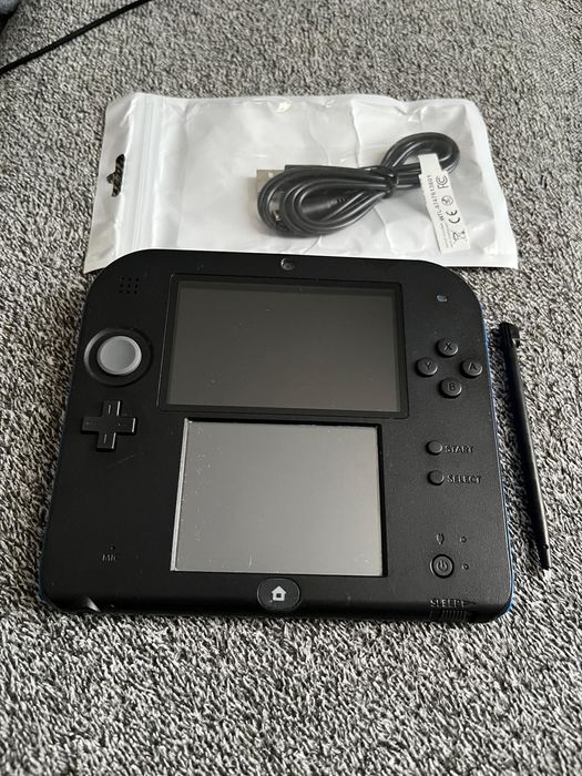 2DS Modat cu card de 64GB