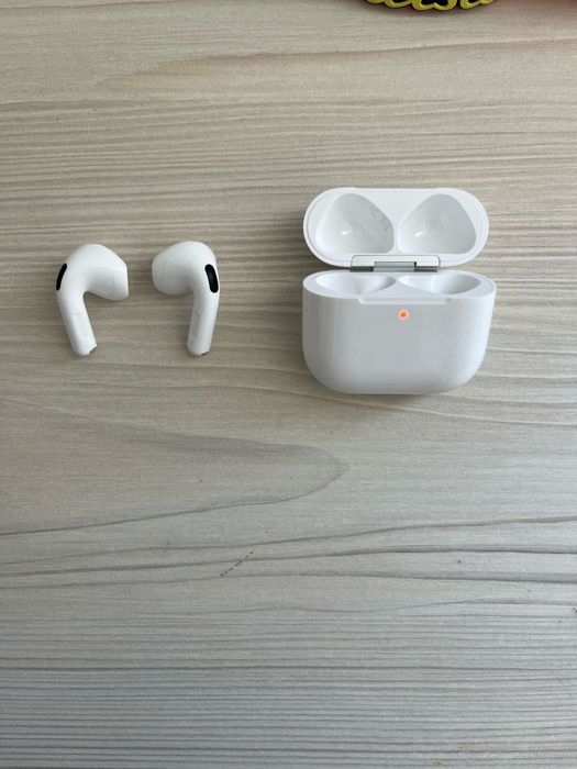 Casti apple airpods 4 noise cancelation