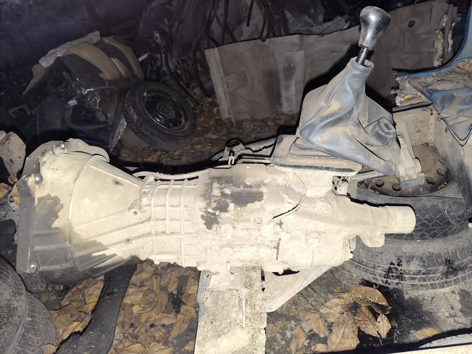 Продавам скоростна кутия Опел Фронтера А спорт