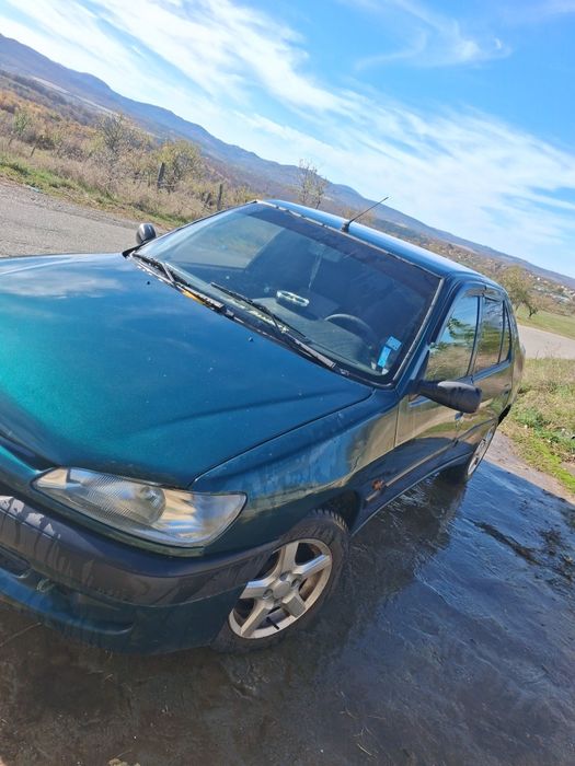 Продавам пежо 306