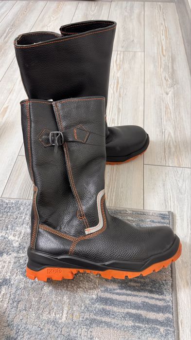 Продам новую рабочую обувь (размер 44)