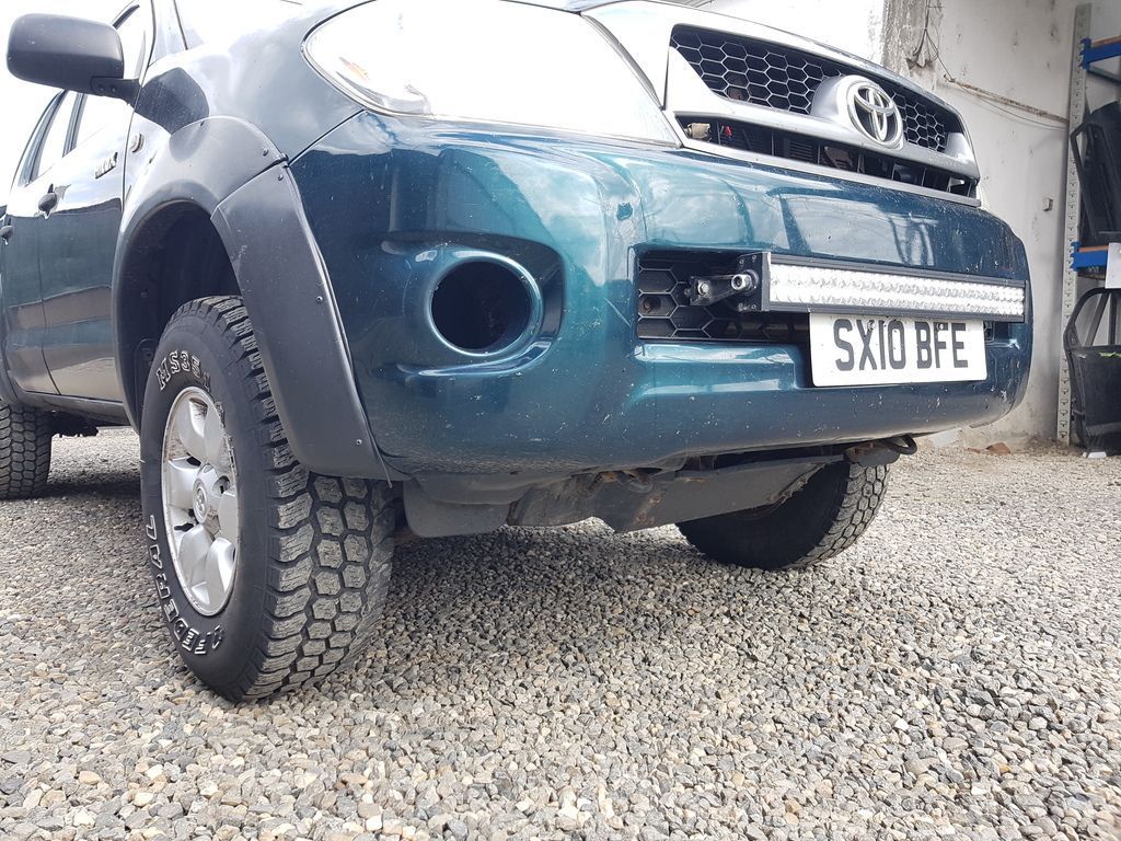 Bara fata Toyota Hilux 2010 - 2015 VERDE (671) model fara spalatoare far