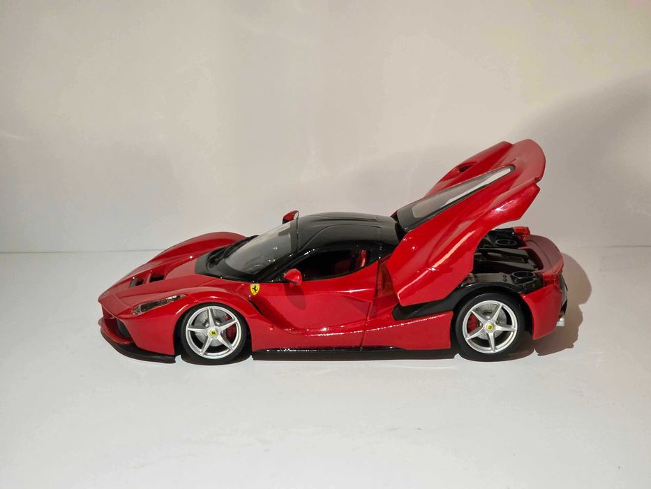 Macheta Ferrari LaFerrari – Ixo / BBurago (1:24)
