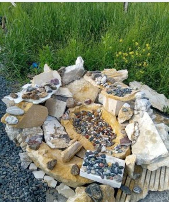 Vând Piatră Verde Multicoloră