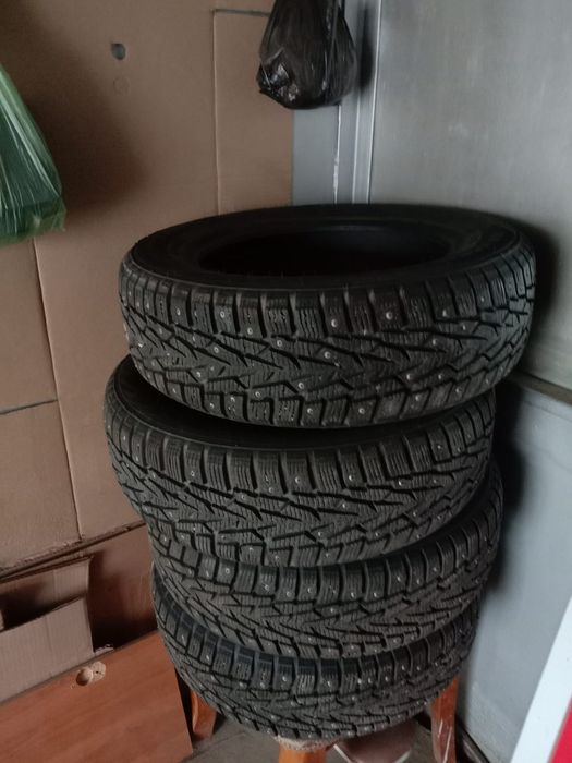 Продаётся Баллоны Шины Шипы размером 185/65/15