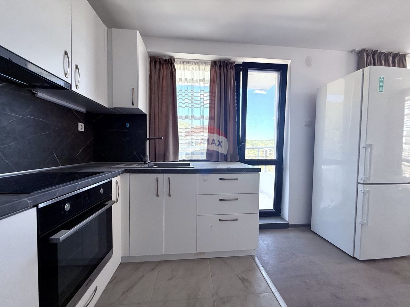 Панорамен апартамент с две спални за продажба, кв. Виница, гр. Варна,
