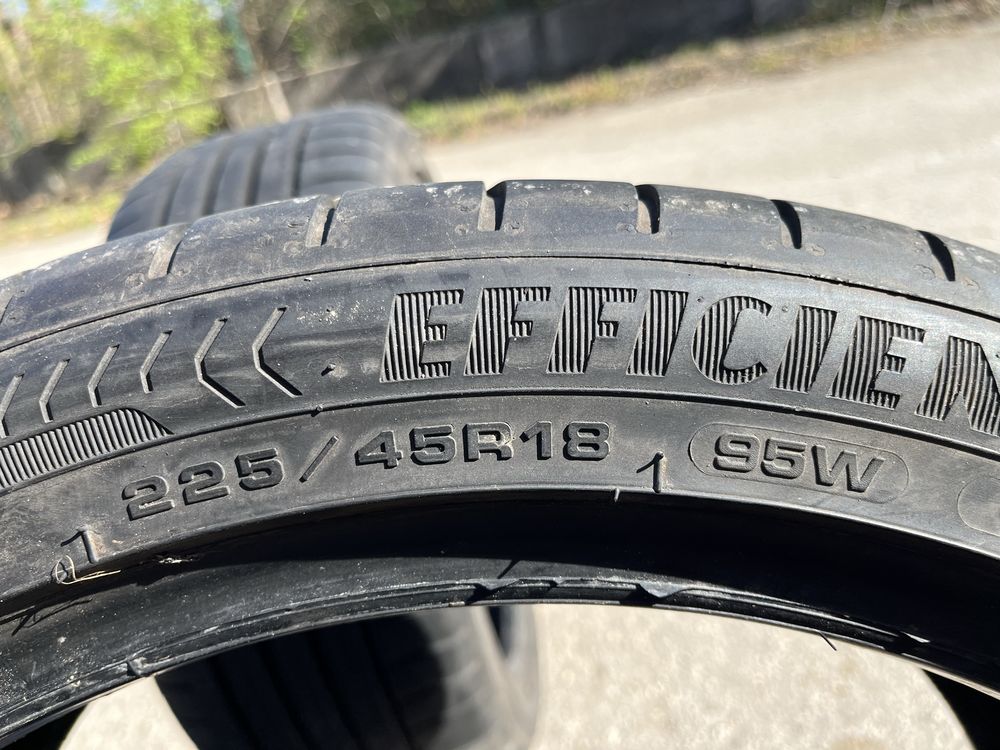 2 бр. летни гуми 225/45/18 GoodYear DOT 2517 5,5 mm