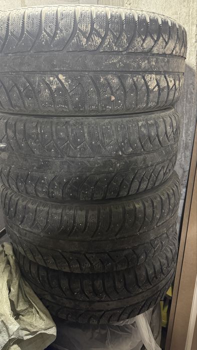 Продам шины зимние 18 р