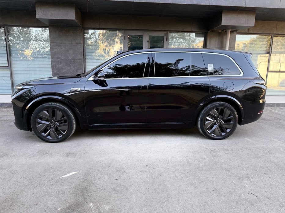 Li 9 Max. Srochna sotiladi.