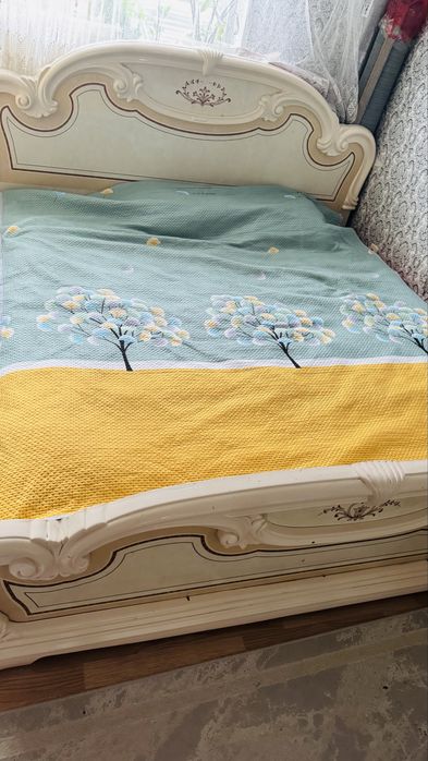 Спальни тумбочка айнасымен камотымен сатылады