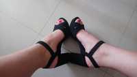 Нови черни удобни сандали на нисък ток