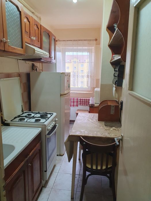 Închiriez Garsonieră