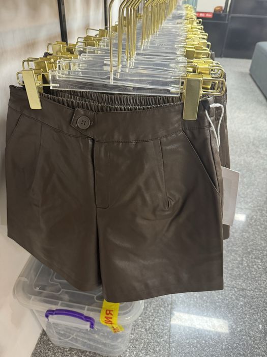 Шорты кожзам черный и коричневый есть подлинней