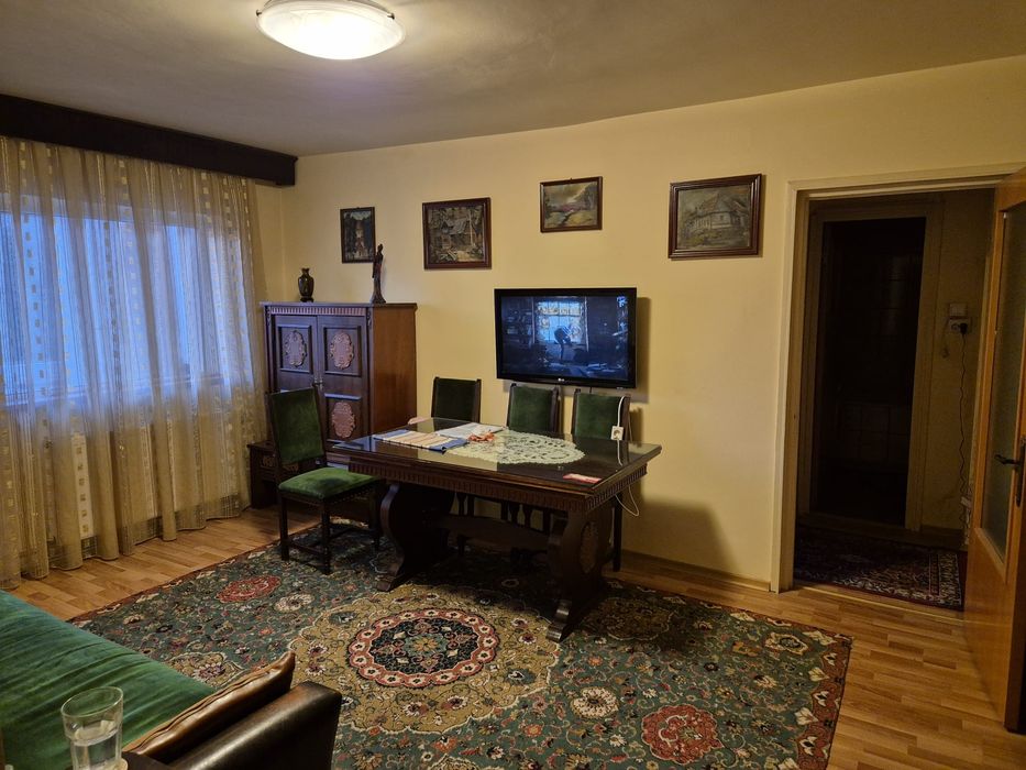 Apartament 3 camere, etaj 2/4, direct proprietar, str Resita