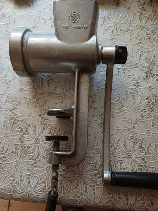 Продам ручные мясорубки.ссср.