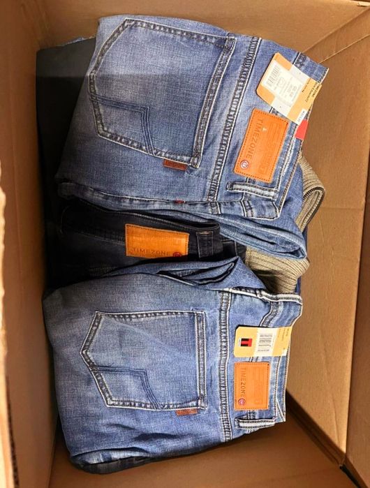 Blugi Jeans Timezone. 18.000 Bucăț