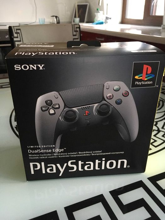 PlayStation 5 DualSense Edge 30th Anniversary Edition