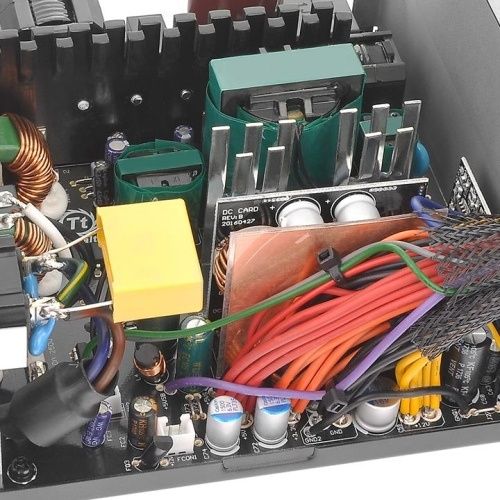 Блок питания Thermaltake Toughpower GX1 700W Gold
