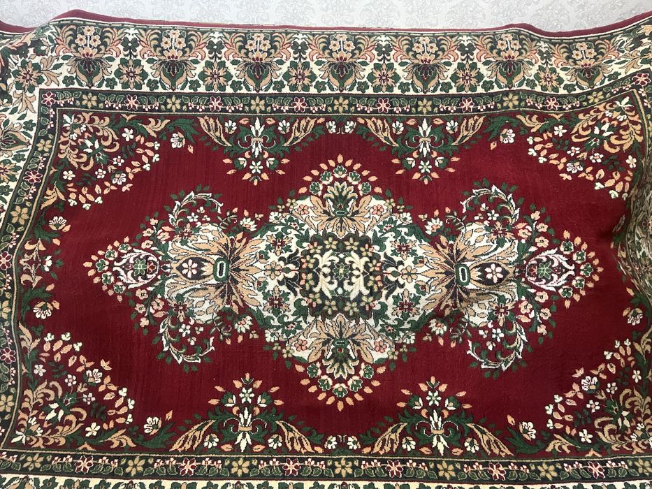 Продам шерстяной ковер  в хороше состояние,размер 2х3