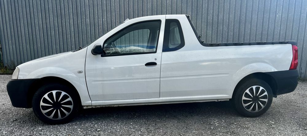 Продавам dacia logan pick up
