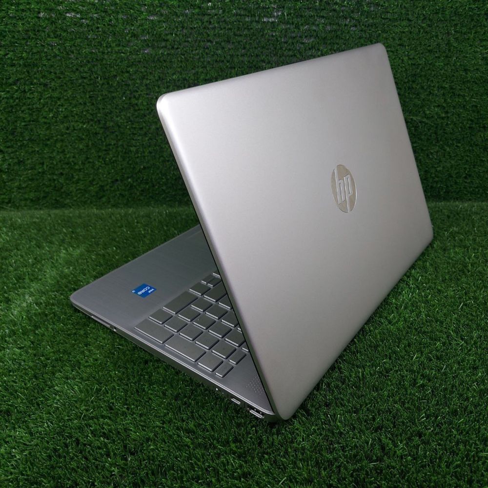 Hp 15s core i3 12gen 8gb ssd256gb