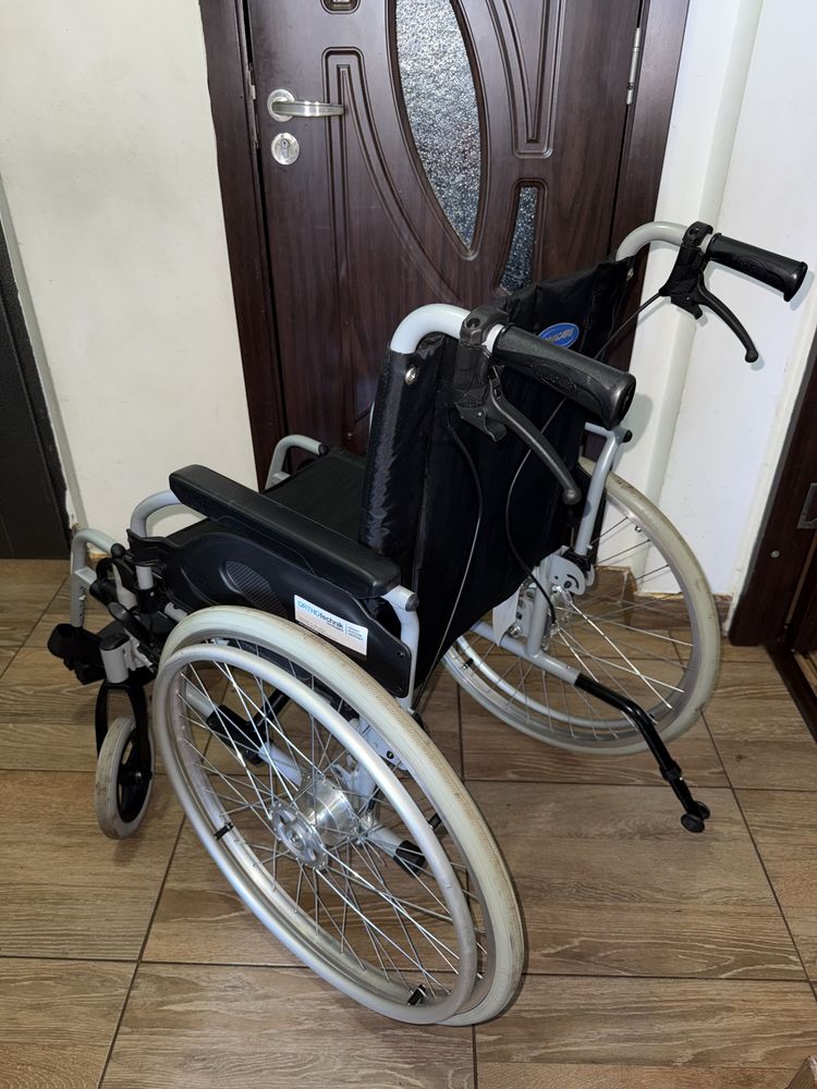 Scaun transport pacienti batrani handicap dizabilitati (ca nou)
