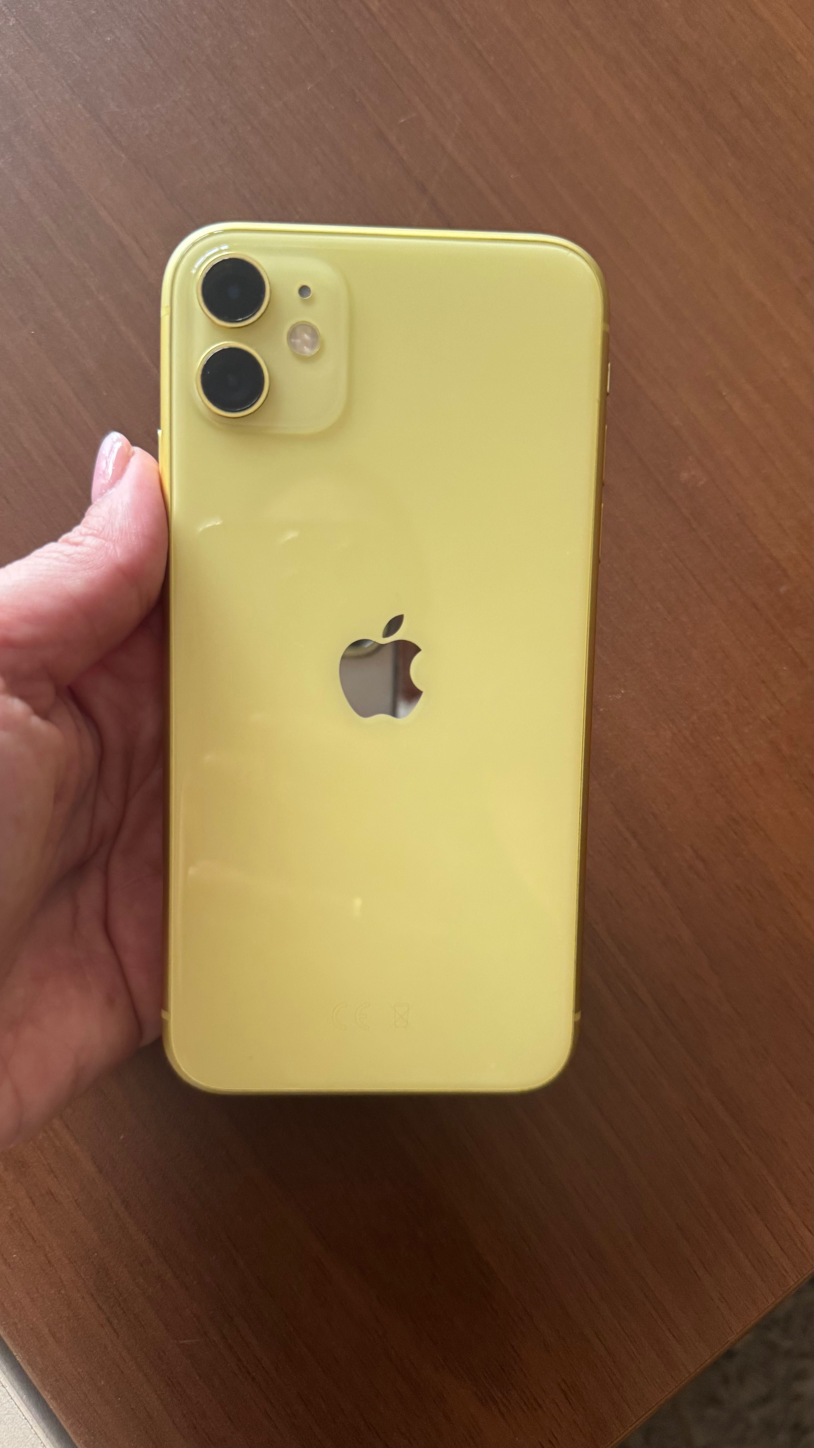 iPhone 11 Yellow gold перфектен!