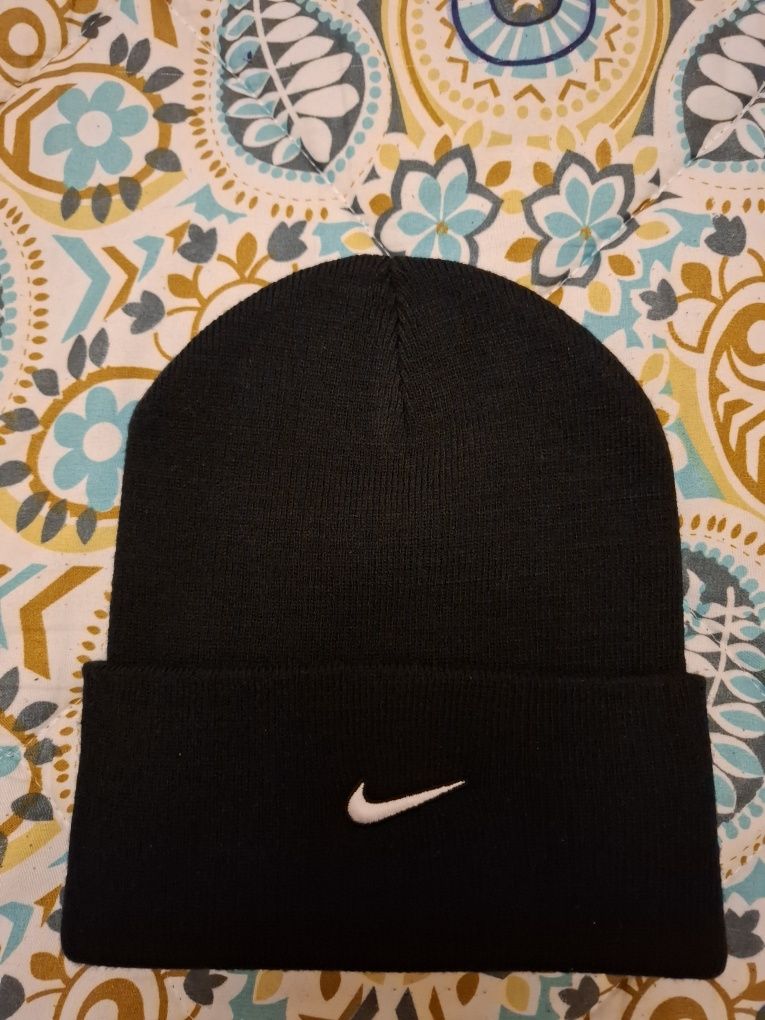 Шапка и ръкавици Nike 35лв.