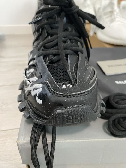 Balenciaga Track Noi, Originali