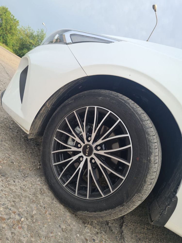 Продам диски и шины r16 205/55 диск 5/114.3 ET47  57.1