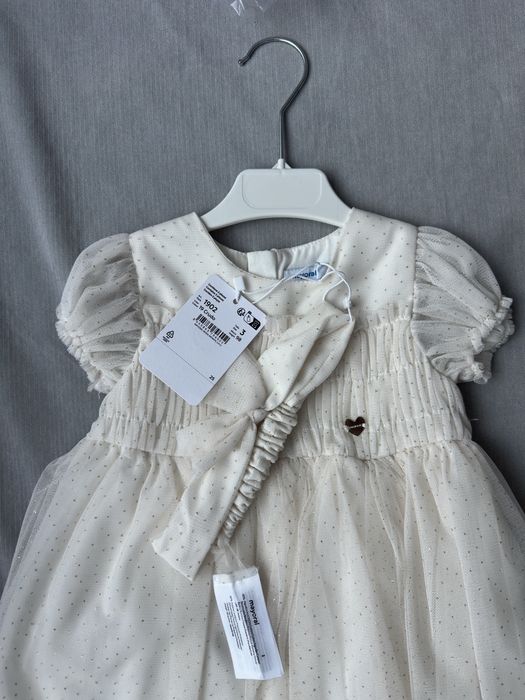 Бебешки детски рокли на Guess и Mayoral