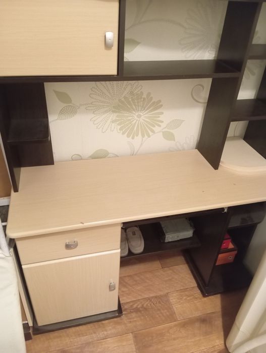 Продам стол компьютерный