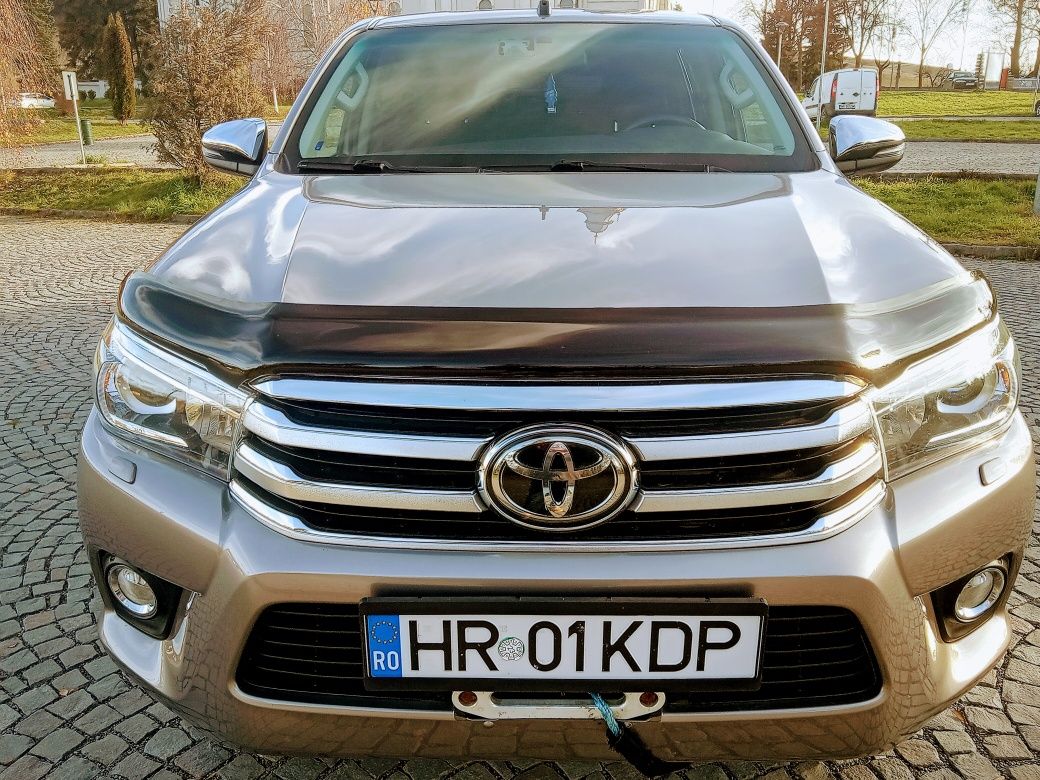 Toyota Hilux 2.4 D4D an 2017 cutie manuala!