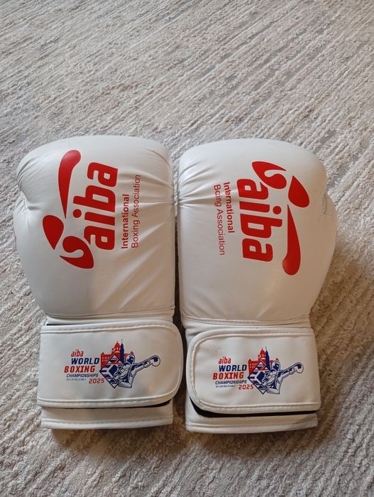 Боксерские перчатки aiba green hill