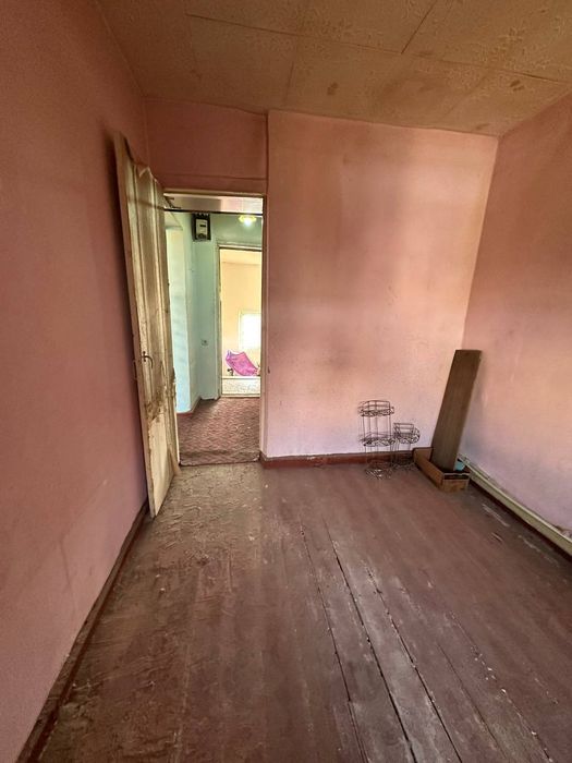 Продам квартиру ЮНУСАБАД орентир сампи 2остановки1/4/4  кирпич 1.5/3