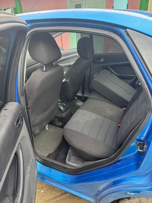 Vând sau schimb Ford Focus M1 1.6 bezina
