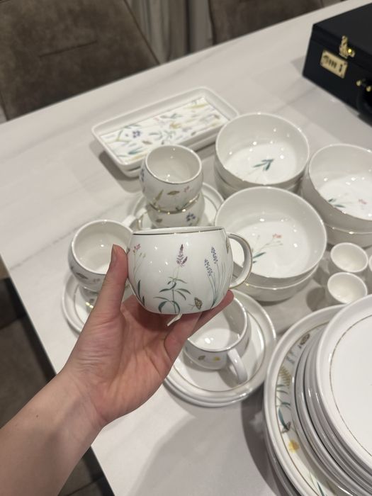 Сервиз чайно столовый