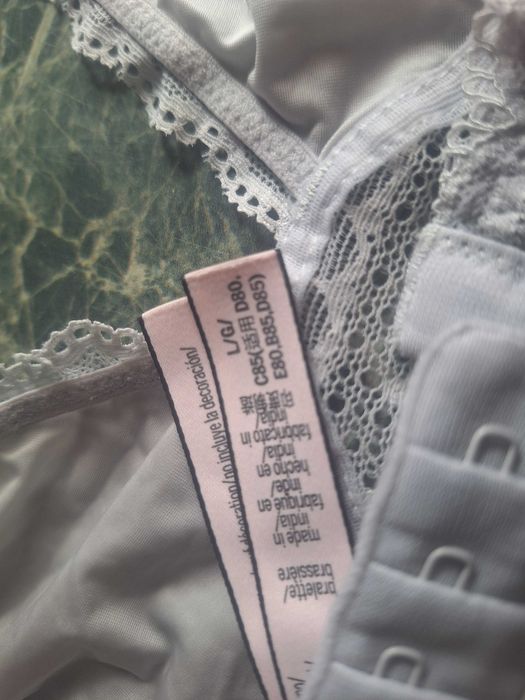 Сутиен Victoria's secret 85 C + подарък