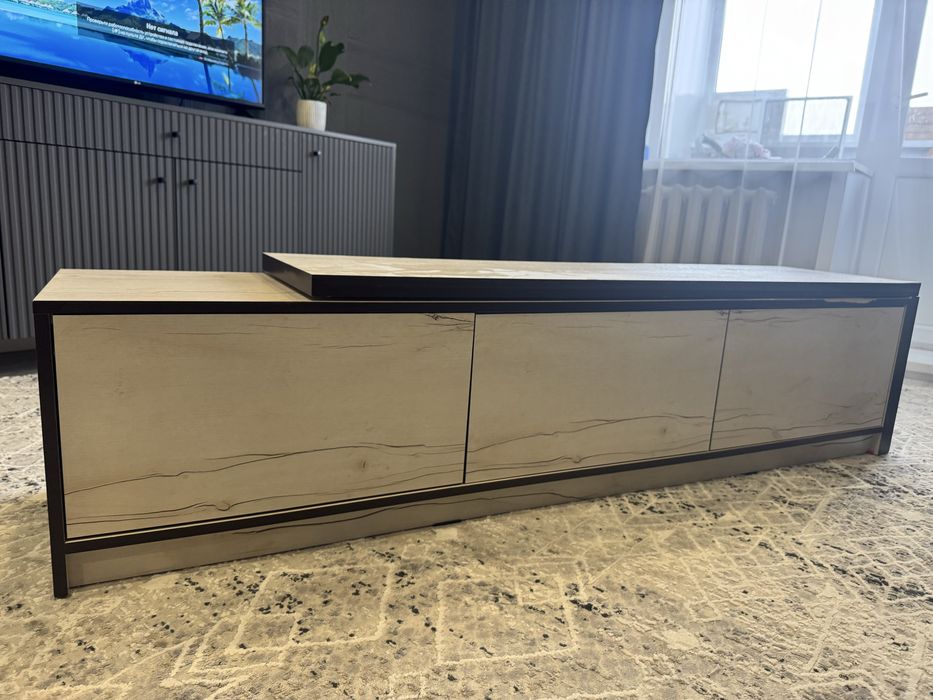 Продам тумбу под телевизор.