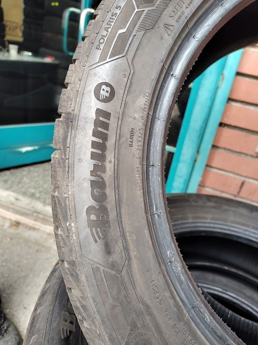 Продавам 2 зимни гуми 235/55/19 Barum