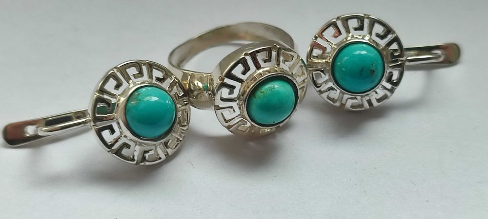 Серебряный комплект (кольцо и сережки) с красивыми камнями БИРЮЗА