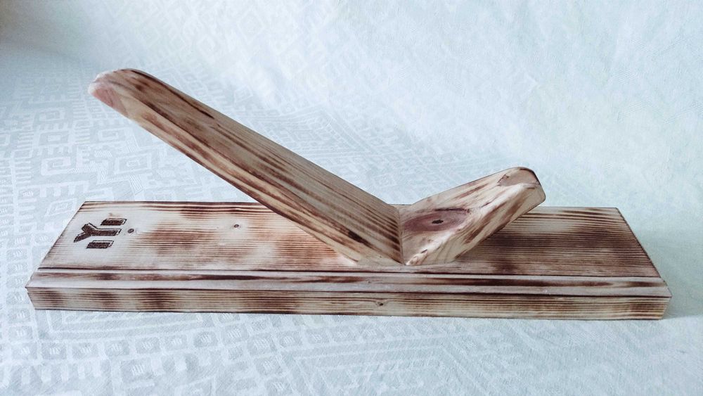 Брадва в прабългарски стил със стойка - ръчна изработка